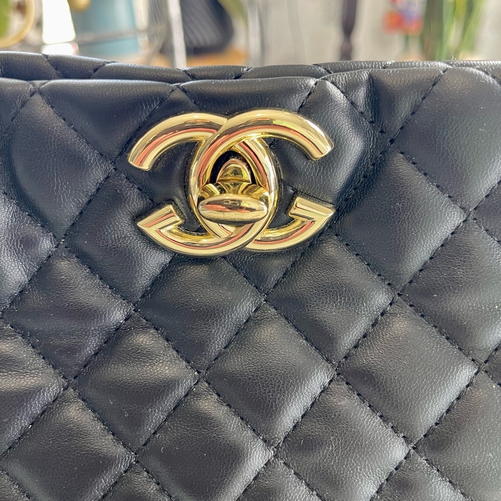 Fashion Inspired Black Quilted Shoulder Bag with Gold Chain - Picture 3 of 11